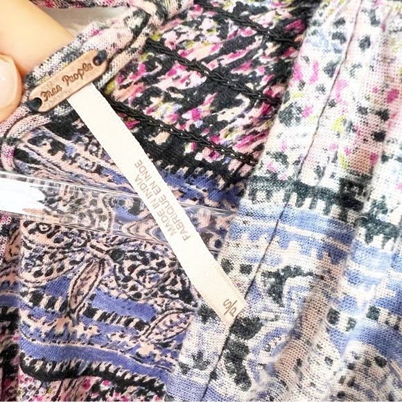 FREE PEOPLE PINK PURPLE BOHO SHORT SLEEVE DEEP V-NECK SMOCKED CROP SHIRT SMALL - Picture 7 of 9